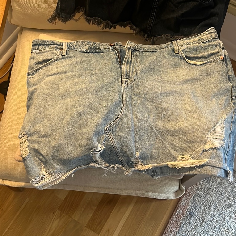 Distressed denim mini skirt - good American